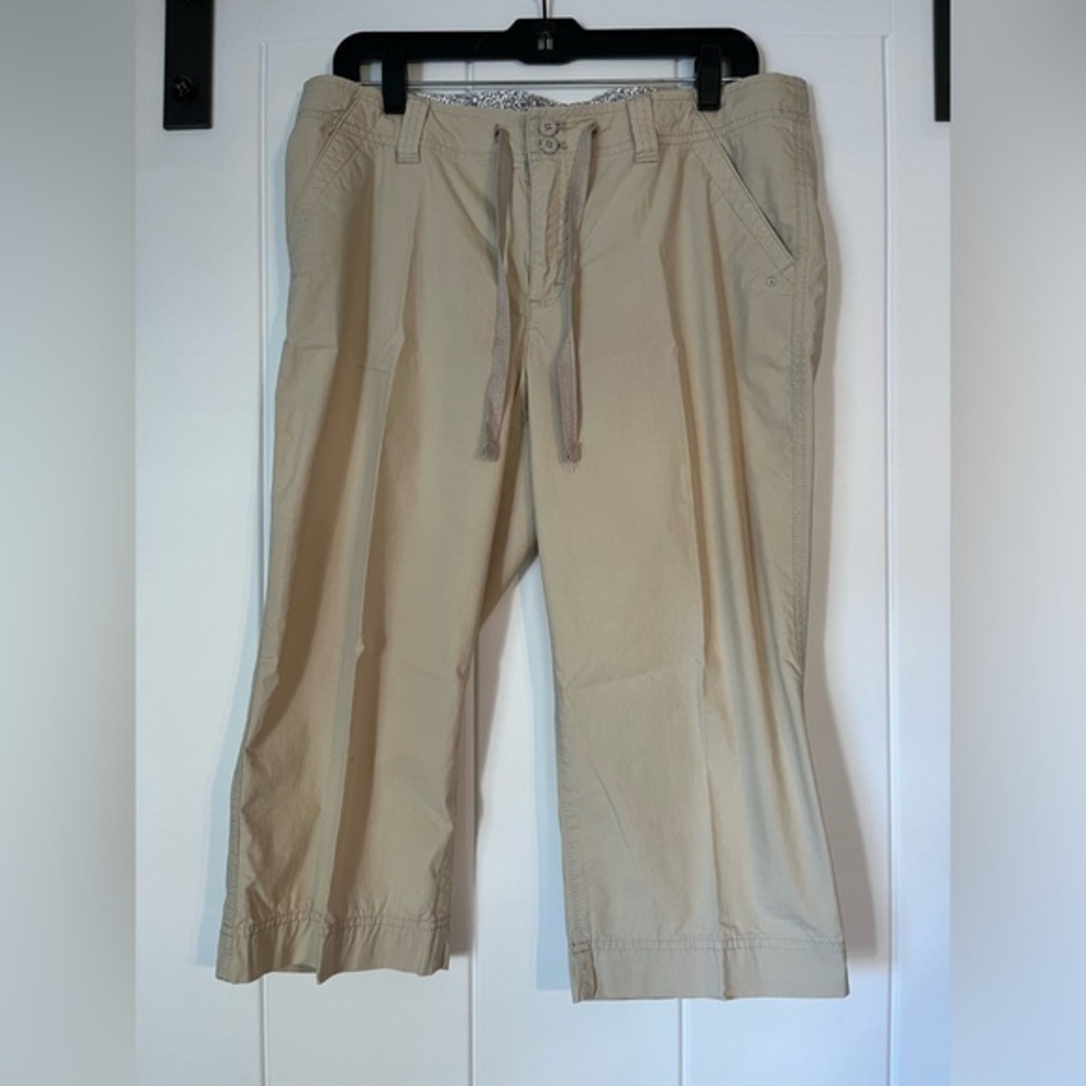 Eddie Bauer Tan Hiking Capri pants